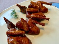 脆皮妙龄乳鸽-新荣记(BFC外滩金融中心店)