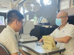 -黄益静眼镜行