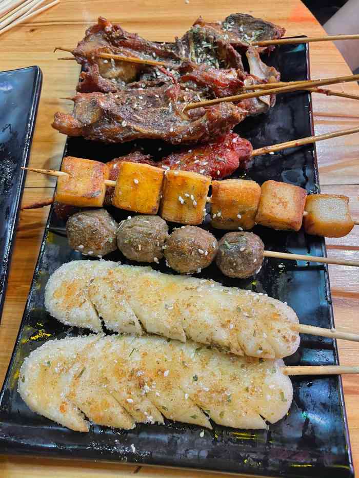 星期八烧烤-"他们手工羊肉跟五花肉真的好好吃还有茄子,.