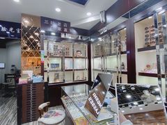 -三叶眼镜城批发市场(上海火车站店)