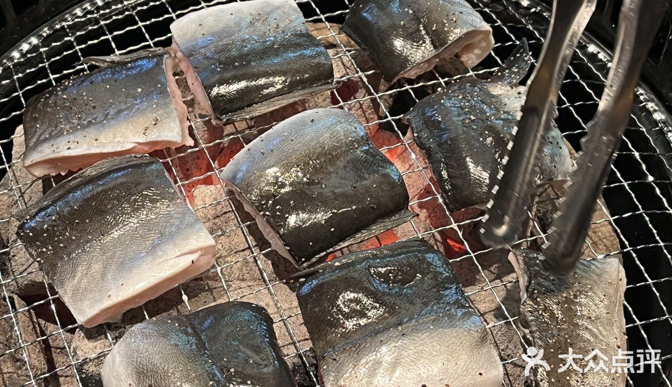 高端烤肉局：看着小蛮腰吃烤肉是怎样的体验