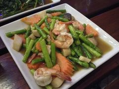 -Green Tree Rest. & Pub