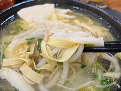 -丽虹云南过桥米线(兴工街店)