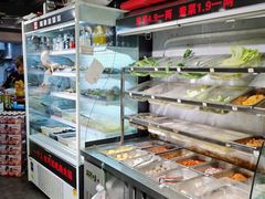 面包甜点陈列柜-曹掌柜小酒馆烧烤集团(崂山同兴路店)