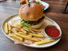 经典牛肉汉堡-ZEMOCAFE·FUSION FOOD(西交利物浦店)