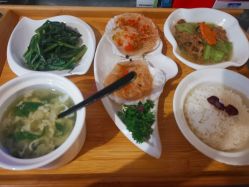 -卓玥国际月子会所(罗山路店)