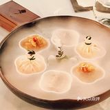 他说，如此浪漫的餐厅🌹以后只带我来