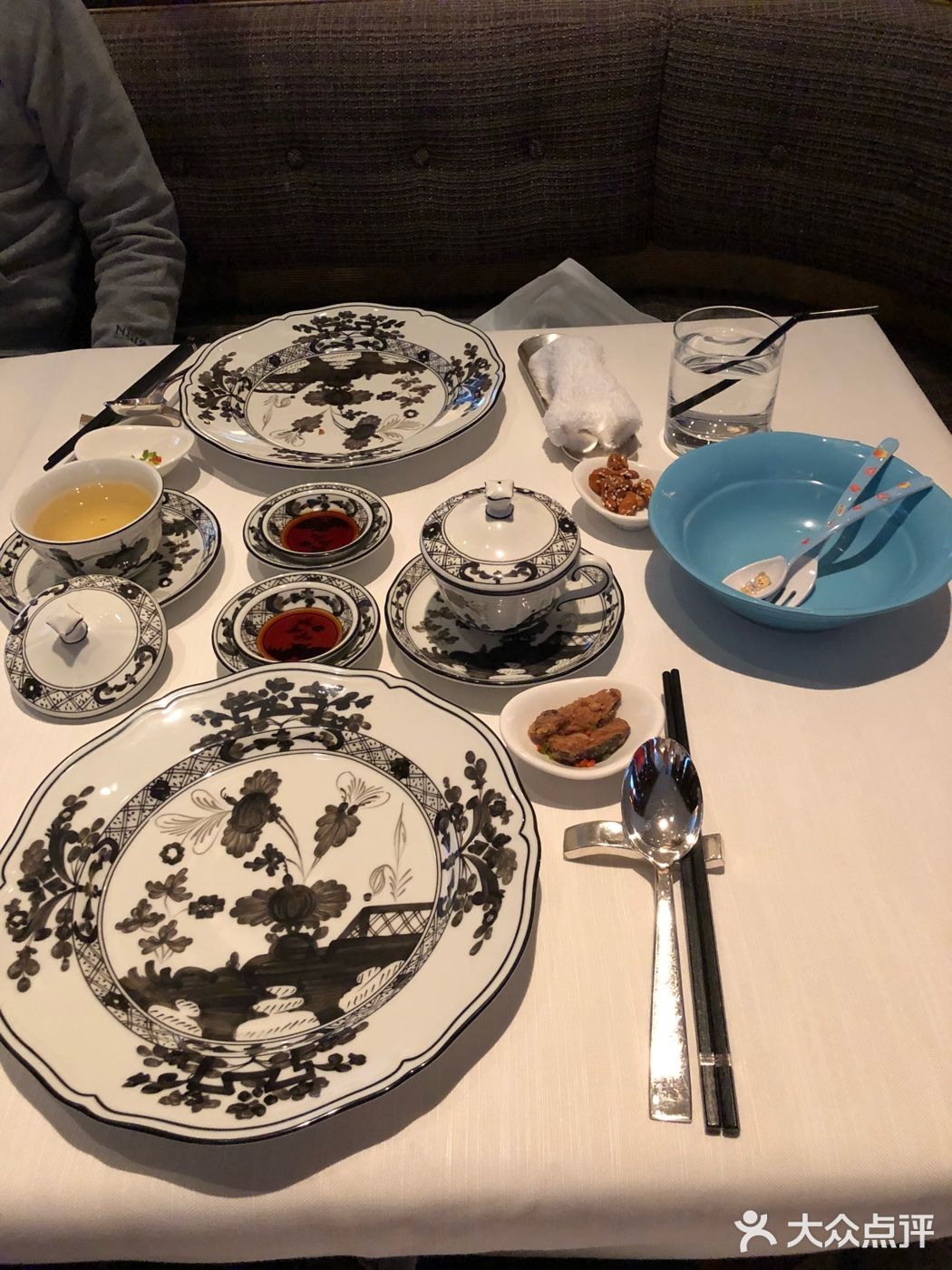 推广有一个米其林套餐，158新无一位，加88元跟酒