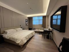 -西安大雁塔科技大学地铁站亚朵酒店