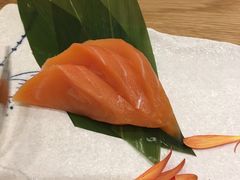三文鱼刺身-小句号·精致料理(江南环球港店)