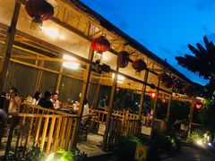 -茅草房·河畔园林火锅