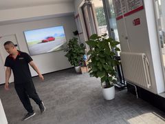 -北亚国超特斯拉授权钣喷中心