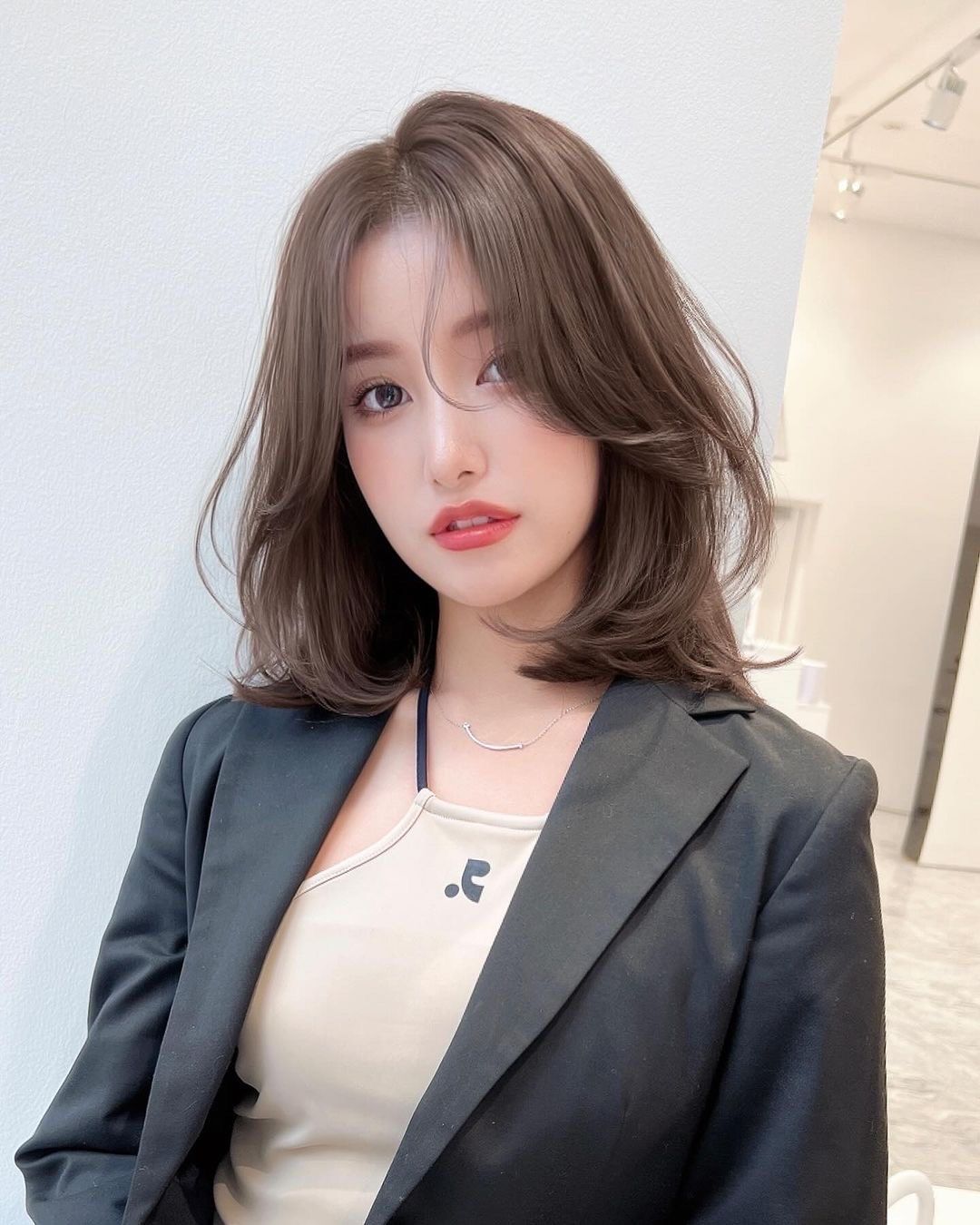 内扣卷发是一种比较流行的微卷发型