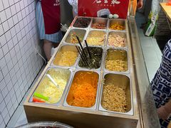 自助取餐区-三兄弟高炉烧饼