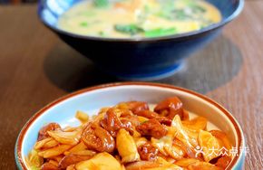 Soybean Oil Braised Intestines with Rice Noodles