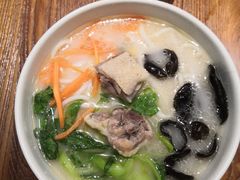 上鸡汤捞米线-云海肴·汽锅鸡·云南代表菜(美罗城店)