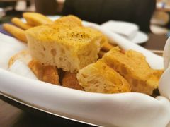 -卡佩罗意大利餐厅及酒吧Al Cappello Trattoria