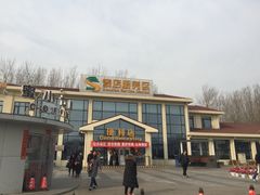 -窦店服务区-停车场