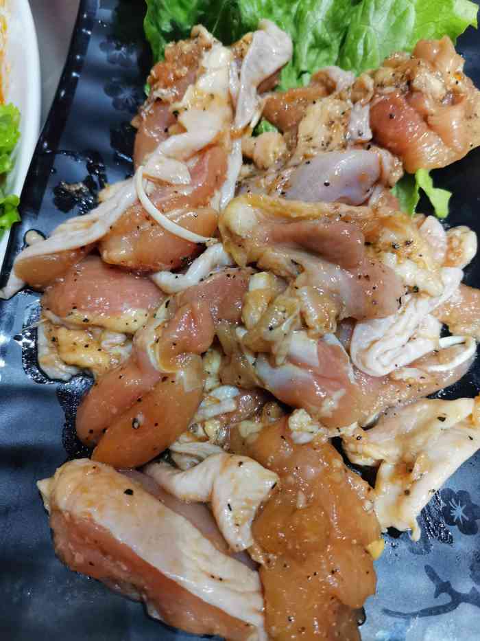 半斤八两地摊烤肉-"[薄荷]环境:位置就在锦绣火爆鸡头王的.