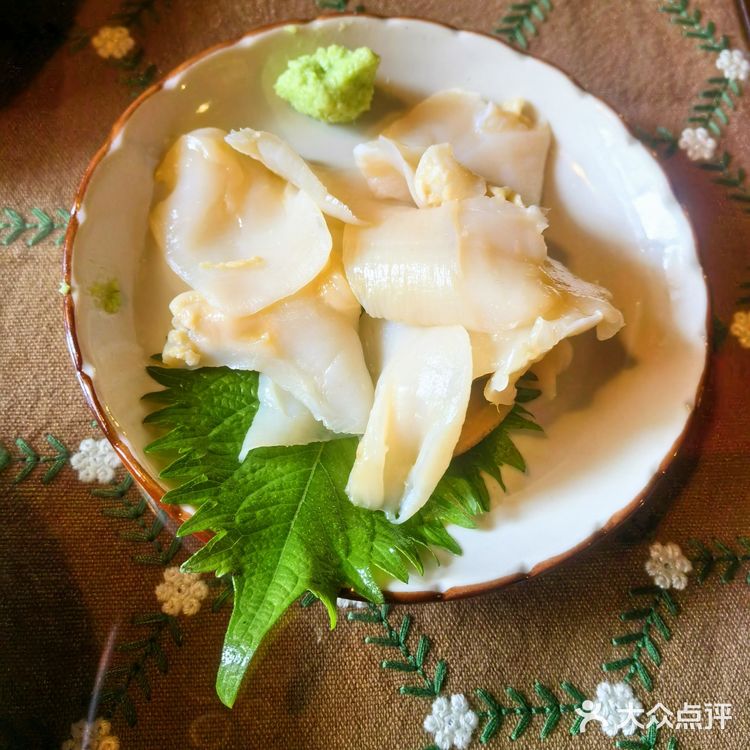 阿水的生鱼饭旗舰店是一家专注于生鱼饭的日料小店