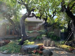 -Chom Cafe and Restaurant