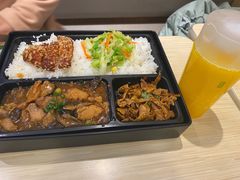 香菇滑鸡饭-魏家凉皮(长缨东路店)