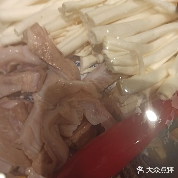 接下来,我们可以使用一口干锅,将火力调至适中