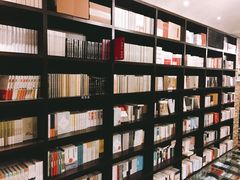 -钟书阁(松江泰晤士小镇店)