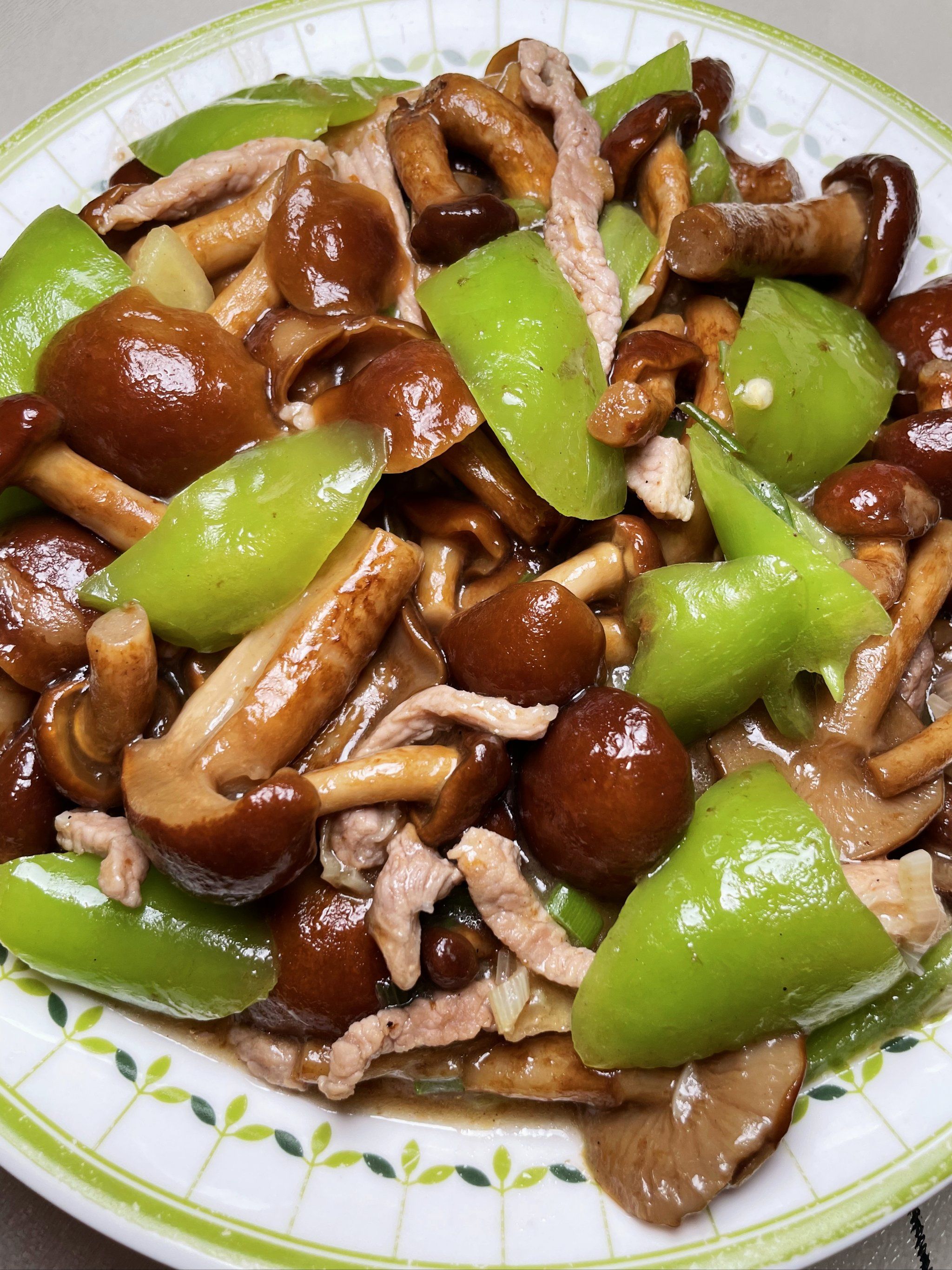 滑子蘑青椒炒肉丝