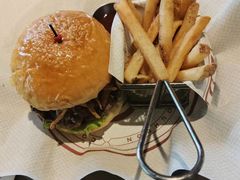-BOURBON 玻本美式餐厅酒吧(虹桥新天地店)