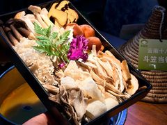 -花菇朵·云山雀 ll 野生菌锅·野果酸汤·精品滇菜(万柳店)