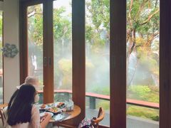 -Chom Cafe and Restaurant