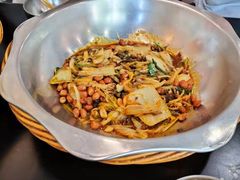 -愉肴麻辣香锅(中北镇店)