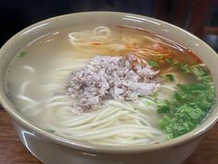 -亮亮面馆(经六路店)