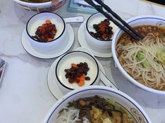 -弘束束柳州深巷螺蛳粉(珠江路店)