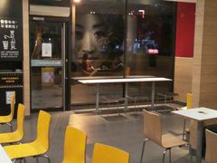 等位区-麦当劳(余姚北站店)