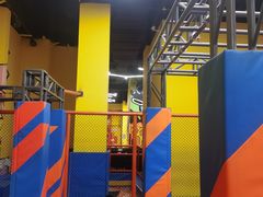 -爱蹦iBOON蹦床运动馆(江汉店)