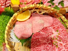 -山川小町·极番烧肉(新地假日广场店)