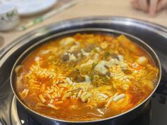 -三清洞摩西韩式年糕火锅(威高广场店)