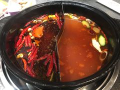 鸳鸯锅-五味缘小郡肝串串香(中国铁建广场店)
