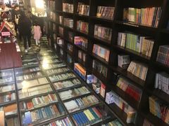 -钟书阁(松江泰晤士小镇店)