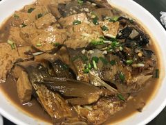 胖头鱼炖豆腐-香圆鱼味酒家