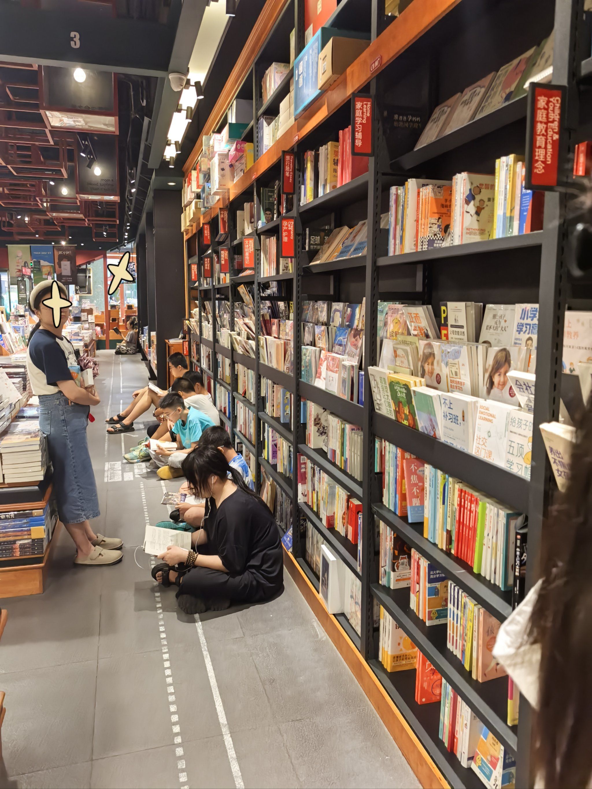 图书馆吸引我的,永远是读书的样子