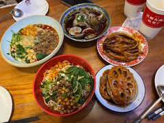 -爆炸头阿姨小四川正宗川味小吃(无任何分店)