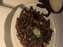 -八府香鸭·啫啫煲(华山路店)