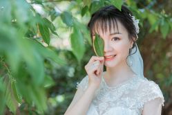 -现代经典婚纱摄影