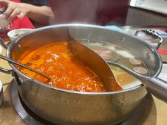 番茄牛尾鸳鸯锅-左庭右院鲜牛肉火锅(金山万达店)