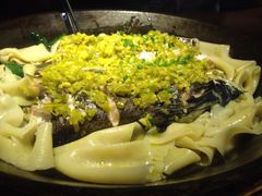 -阿瓦山寨·湘菜现炒·剁椒鱼头王(咸阳总店)