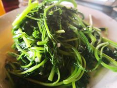 石榴花炒肉-乡绅本色白家厨坊