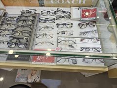 -美式眼镜·授权蔡司.依视路.尼康.豪雅.明月(人民广场店)